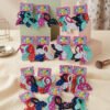 Set de 12 tarjetas con colitas elastizadas para el pelo con orejitas estampadas con estrellas en varios colores.