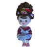 Muñeca de juguete pequeña con vestido bordó y broches en el pelo