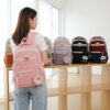 Mochilas juveniles en varios colores con monedero colgante